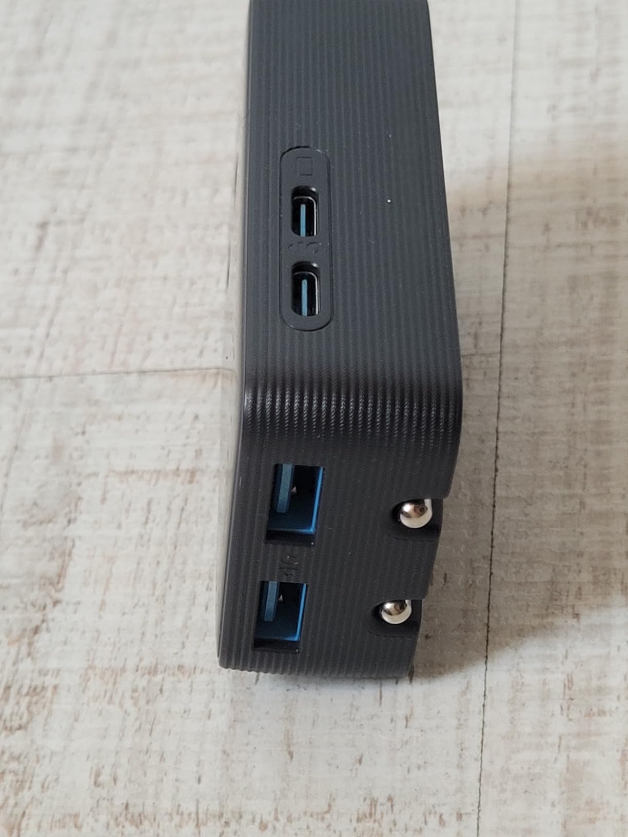 Sehr guter Reiseadapter mit kleinem Makel