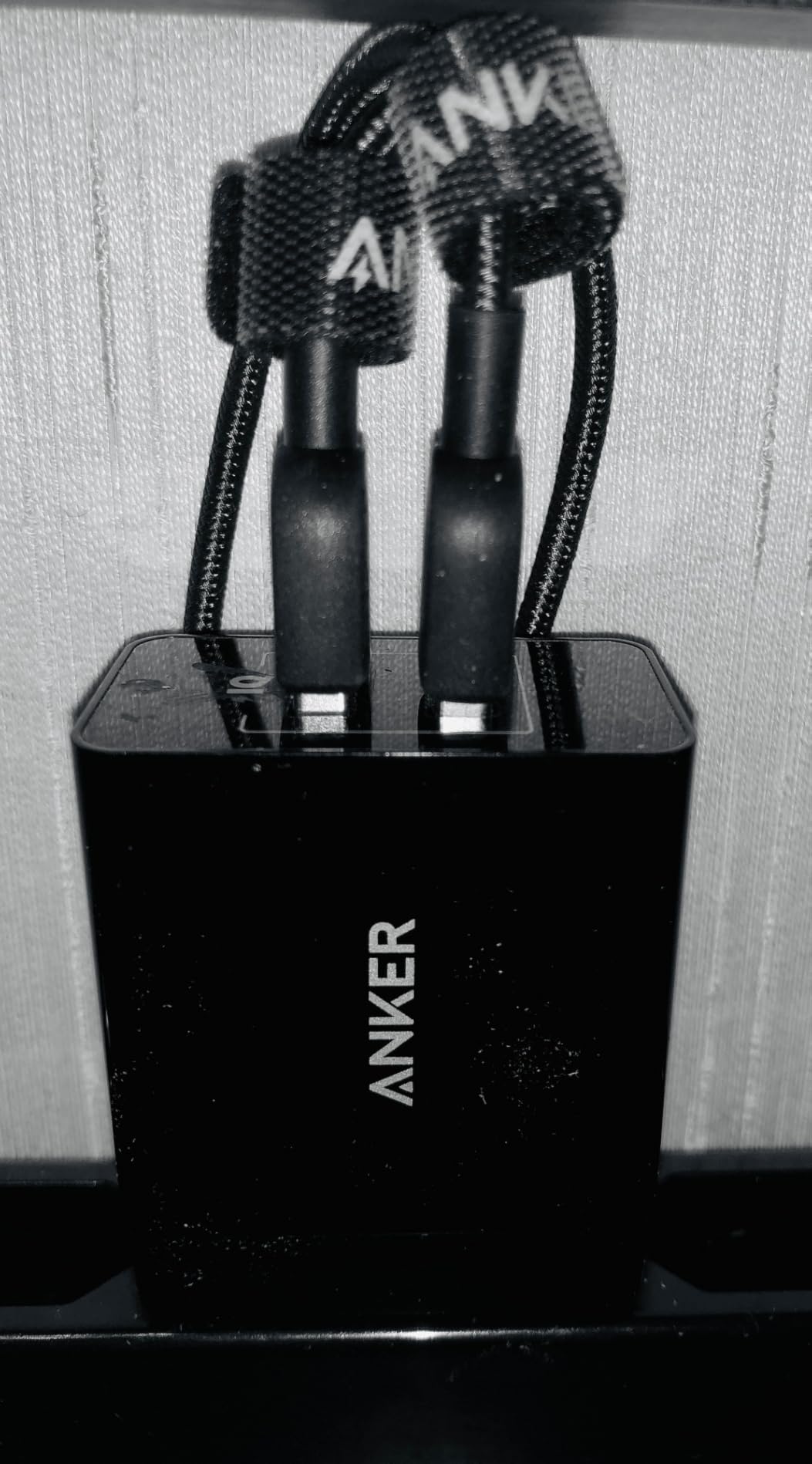 Eines der Kabel wackelt